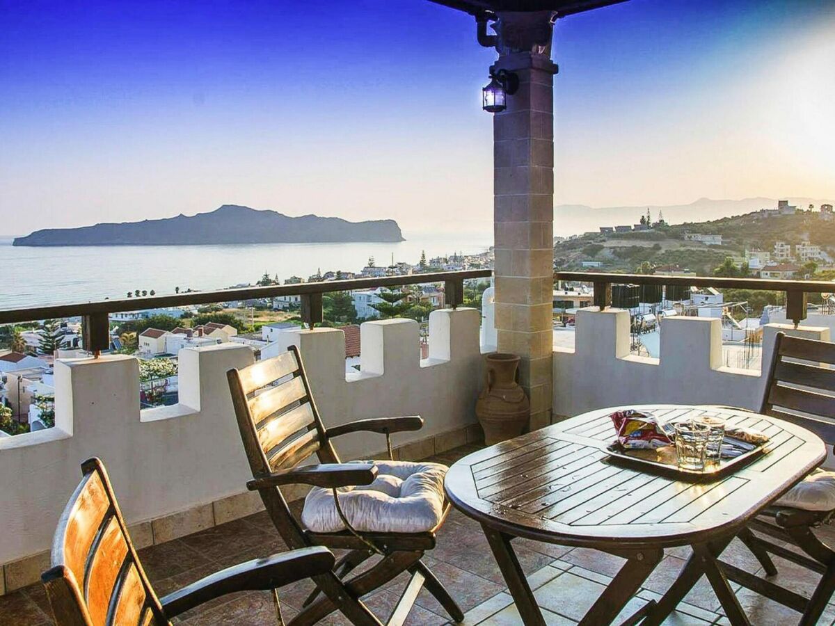 Holiday park Modernes Ferienhaus in Stalos mit Balkon
