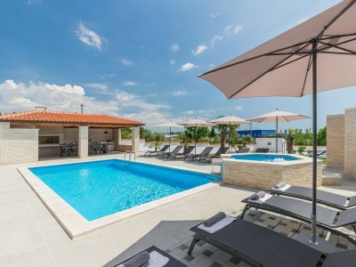 Villa Aesthetic villa with private pool - Outdoor photo 3