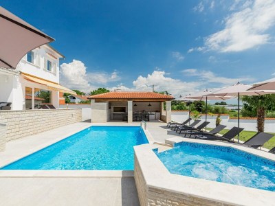 Villa Aesthetic villa with private pool - Outdoor photo 12