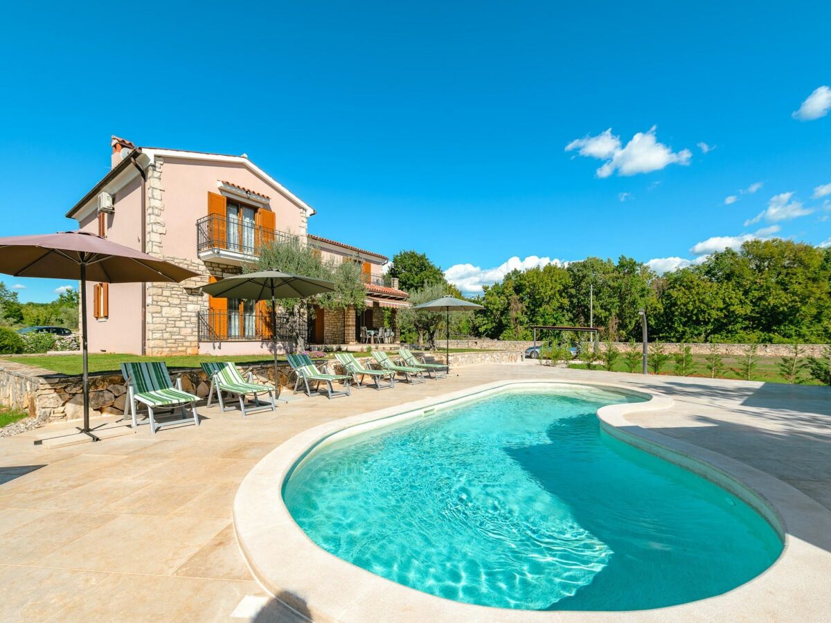 Villa Villa in Sveti Lovrec near Ski Resort - Outdoor photo 2