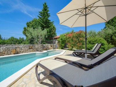 Villa Hübsche Villa mit Balkon - Outdoor photo 15