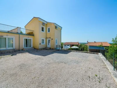 Villa Pretty villa with view in Labinci - Villa