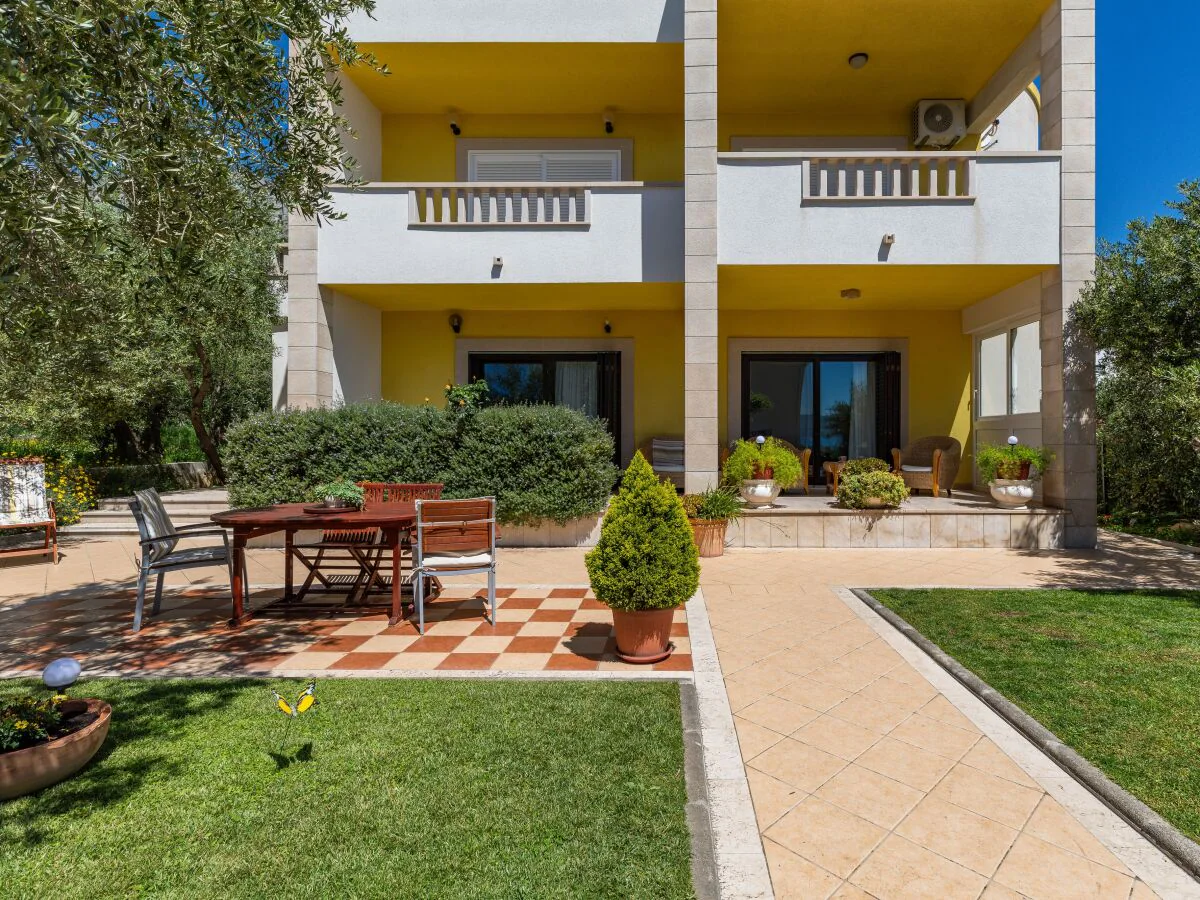 Apartment One bedroom apartment with terrace and sea view Duće, Omiš A-2778-b