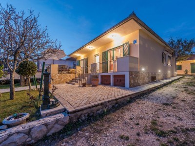 Holiday house Three bedroom house with terrace Vrsi - Mulo, Zadar K-16527 in Vrsi - Holiday house