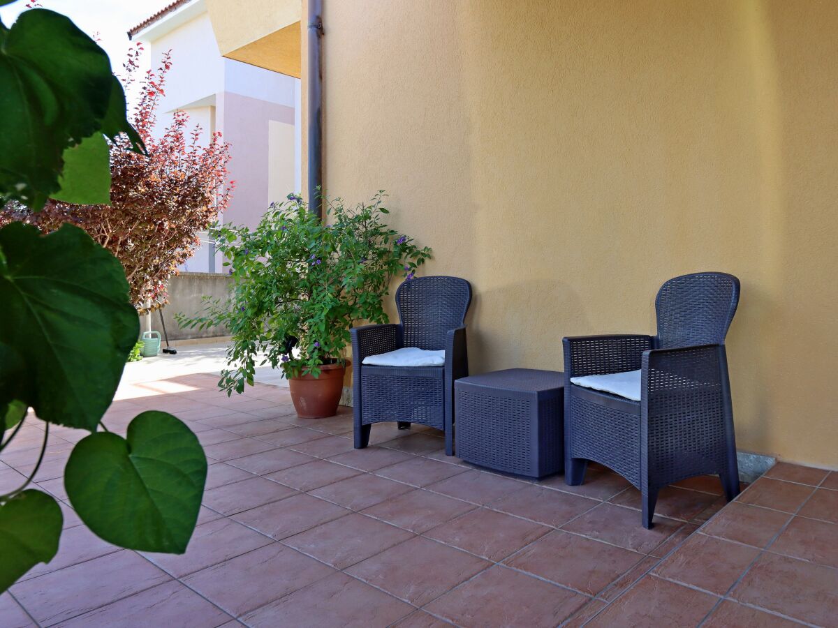 Apartment Two bedroom apartment with balcony and sea view Lopar, Rab A-21808-b - Outdoor photo 3