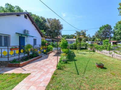 Apartment Two bedroom apartment with terrace Banjole, Pula A-2229-c - Outdoor photo 5