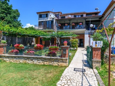 Apartment Two bedroom apartment with balcony Banjole, Pula A-3002-c - Outdoor photo 2