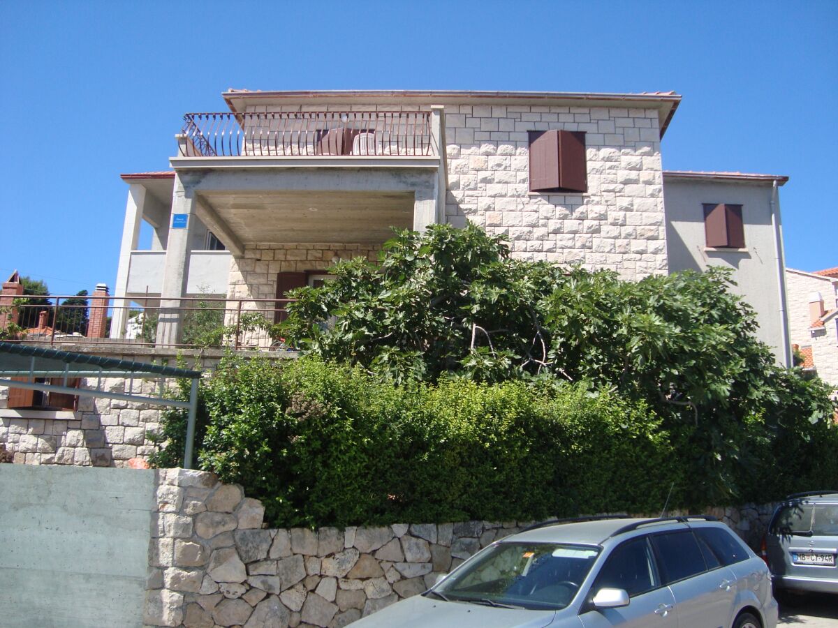 Apartment One bedroom apartment near beach Postira, Brač A-14902-b - Outdoor photo 3