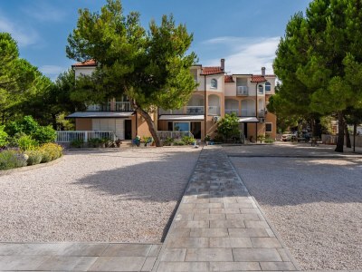 Apartment Two bedroom apartment with terrace and sea view Vir - Kozjak, Vir A-21540-d - Outdoor photo 2