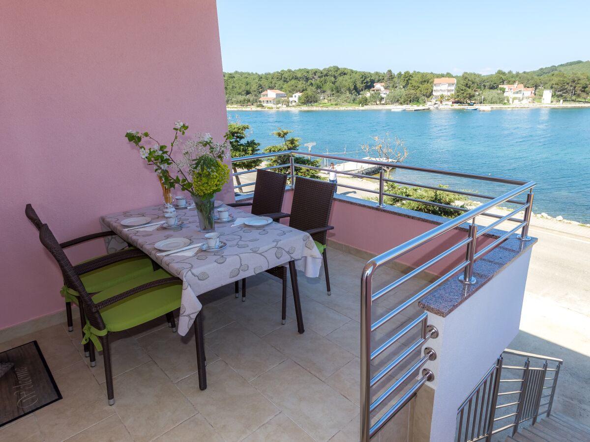Apartment One bedroom apartment near beach Veli Rat, Dugi otok A-11525-b