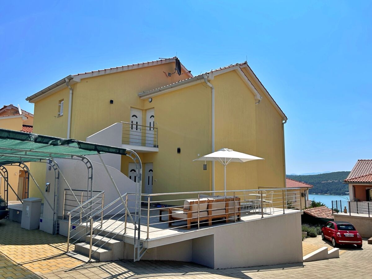 Apartment Two bedroom apartment with balcony and sea view Čižići, Krk A-22046-e - Outdoor photo 5