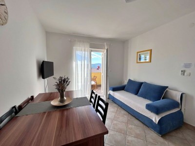 Apartment Two bedroom apartment with balcony and sea view Čižići, Krk A-22046-e - Outdoor photo 12
