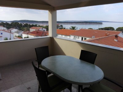 Apartment Two bedroom apartment with terrace and sea view Banjol, Rab A-14134-a in Rab - Apartment