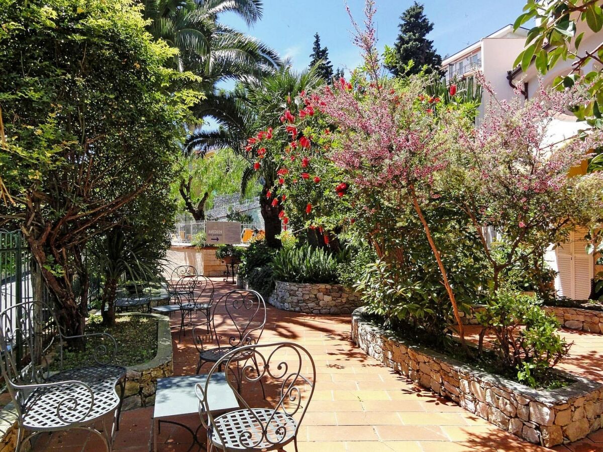 Holiday park Apartment in Pietra Ligure - Outdoor photo 3