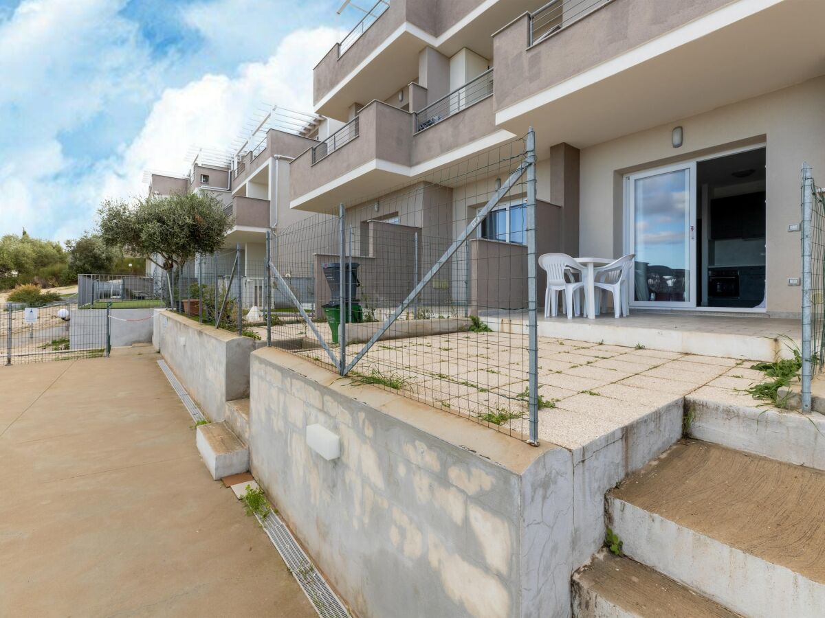 Apartment Air-conditioned, in residence, with pool and patio - Outdoor photo 4