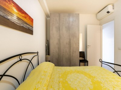Apartment Air-conditioned, in residence, with pool and patio - Features photo 8