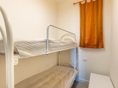 Apartment Air-conditioned, in residence, with pool and patio - Features photo 16