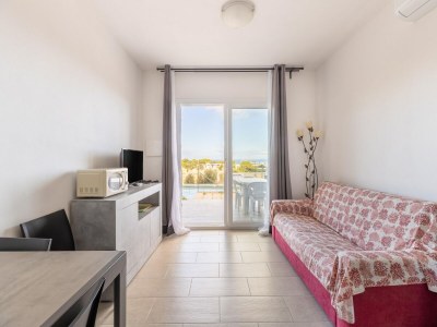 Apartment Air-conditioned, in residence, with pool and patio - Features photo 18