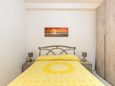 Apartment Air-conditioned, in residence, with pool and patio - Features photo 20