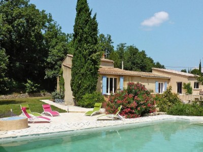 Holiday house holiday home in Puyméras with garden in Vaucluse - Mont Ventoux - Holiday house
