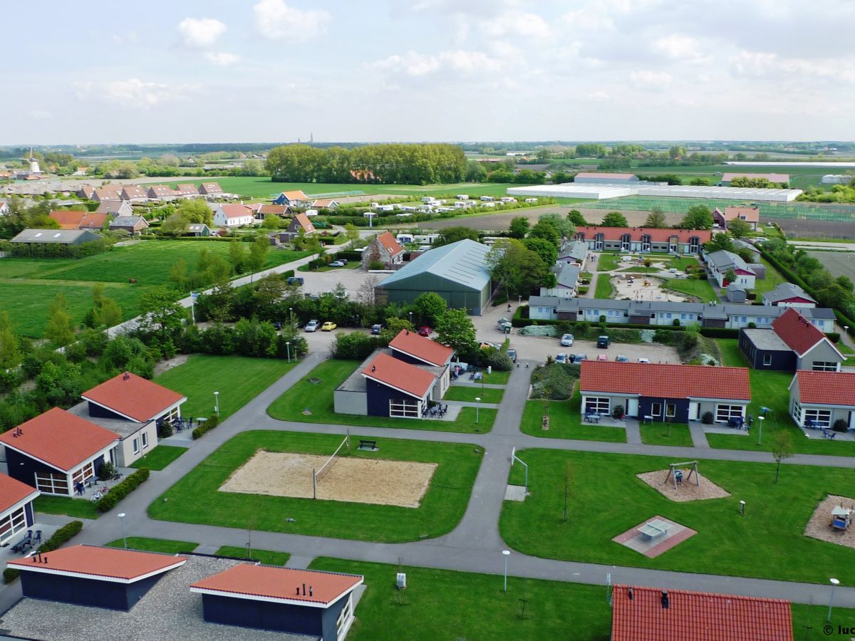 Bungalow For 4 people in the holiday resort Broedershoek - Outdoor photo 5