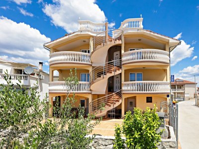 Apartment Two bedroom apartment with terrace Vodice A-13973-d - Outdoor photo 6