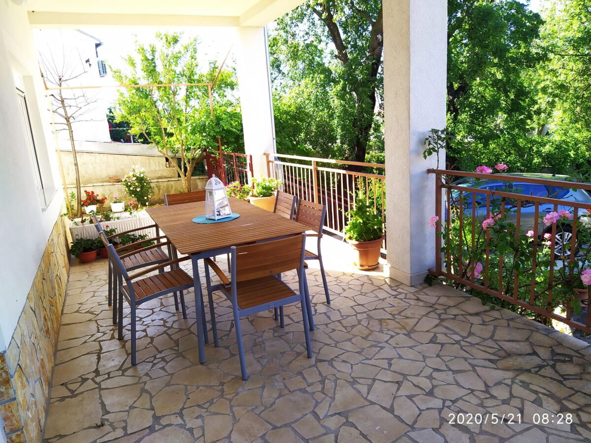 Apartment Two bedroom apartment with terrace Novi Vinodolski A-19860-b
