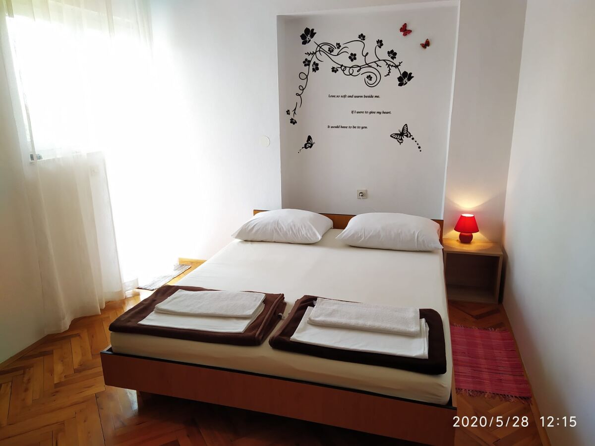 Holiday room with terrace and sea view Novi Vinodolski S-19860-a