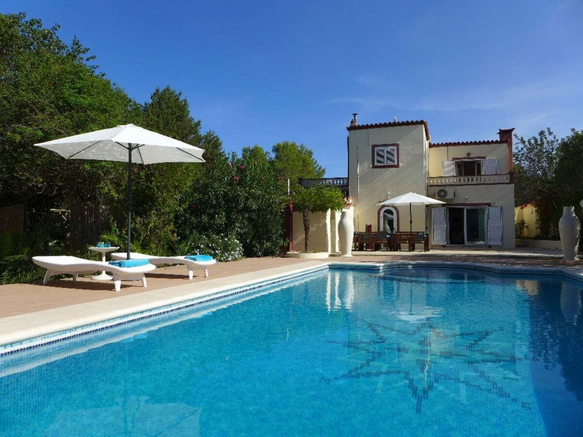 Cottage Villa in Ibiza with Private Pool & Beaches