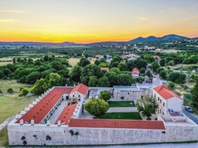 Holiday house Heritage Hotel Maškovića Han Double Room in Pakostane - Holiday house