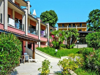 Holiday park Apartment in Manerba with barbecue - Outdoor photo 9