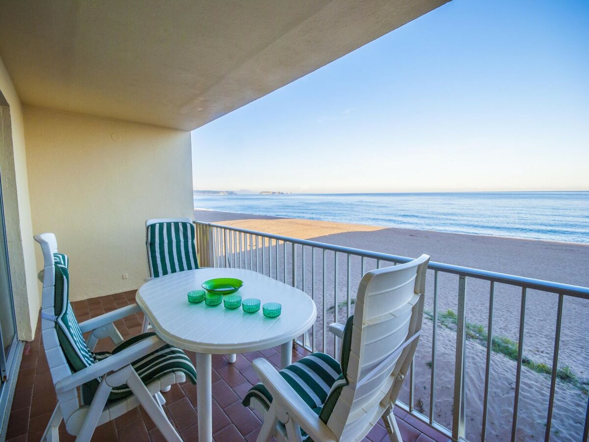 Apartment 2-bedroom apartment in Costa Brava - Outdoor photo 2