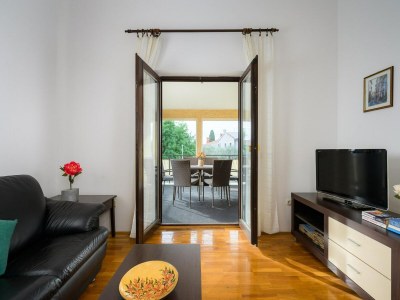 Apartment Graceful apartment with barbecue area - Features photo 16