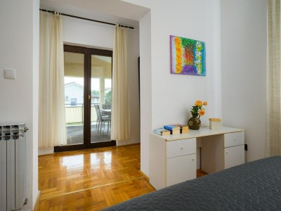 Apartment Graceful apartment with barbecue area - Features photo 24