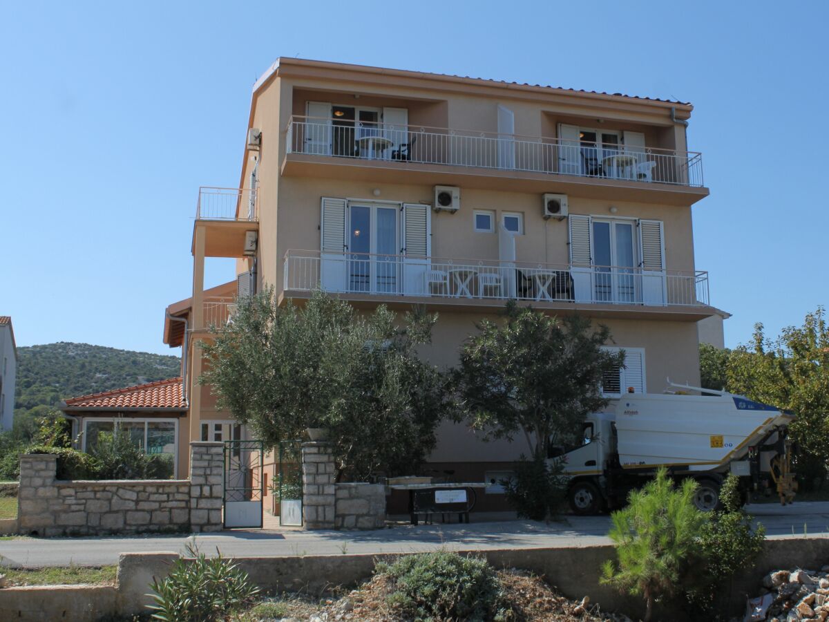 Apartment One bedroom apartment near beach Tkon, Pašman A-8377-a - Outdoor photo 2