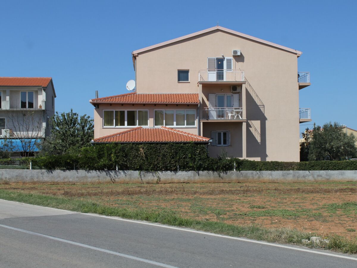 Apartment One bedroom apartment near beach Tkon, Pašman A-8377-a - Outdoor photo 5