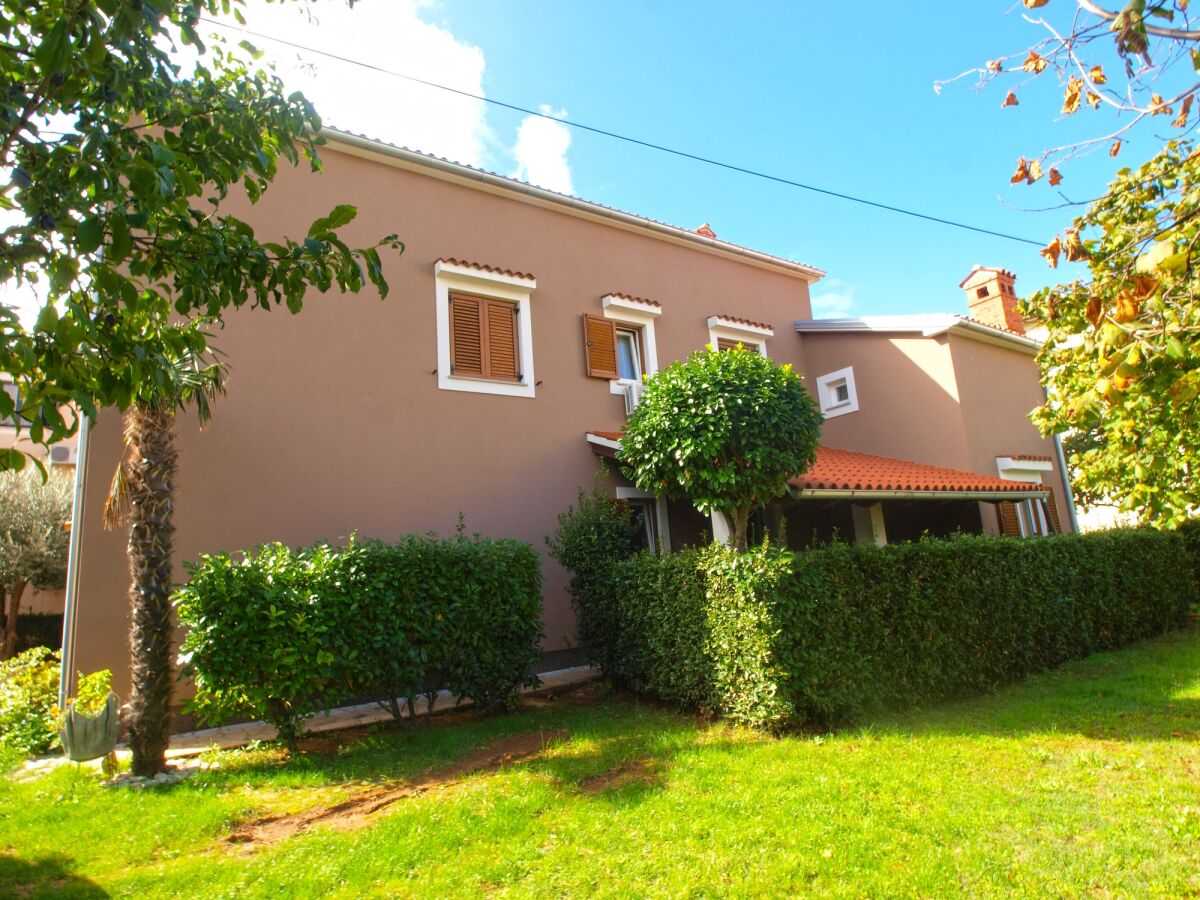 Apartment Two bedroom apartment with terrace Medulin A-19686-a - Outdoor photo 3