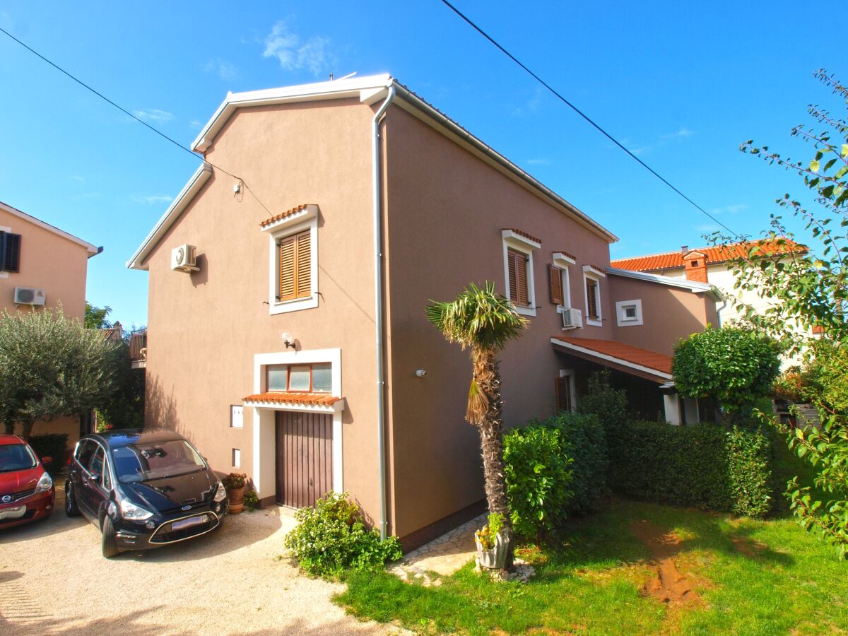 Apartment Two bedroom apartment with terrace Medulin A-19686-b - Outdoor photo 2
