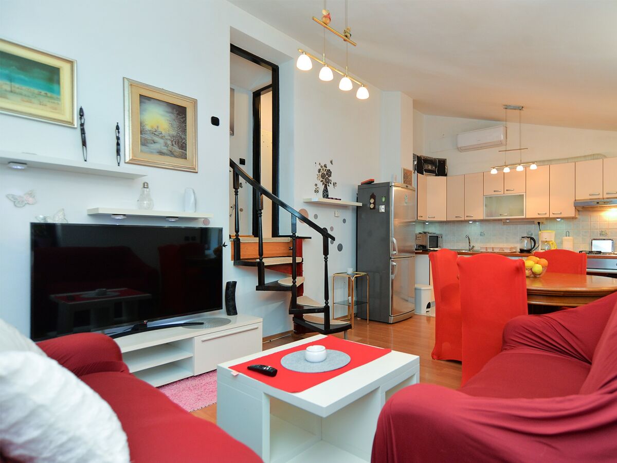 Apartment Three bedroom apartment with terrace Banjole, Pula A-20675-a