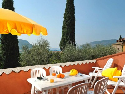 Holiday park Apartments Poiano in Garda with pool - Outdoor photo 38