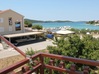Apartment Three bedroom apartment with terrace and sea view Žaborić, Šibenik A-2190-a in Sibenik - Apartment