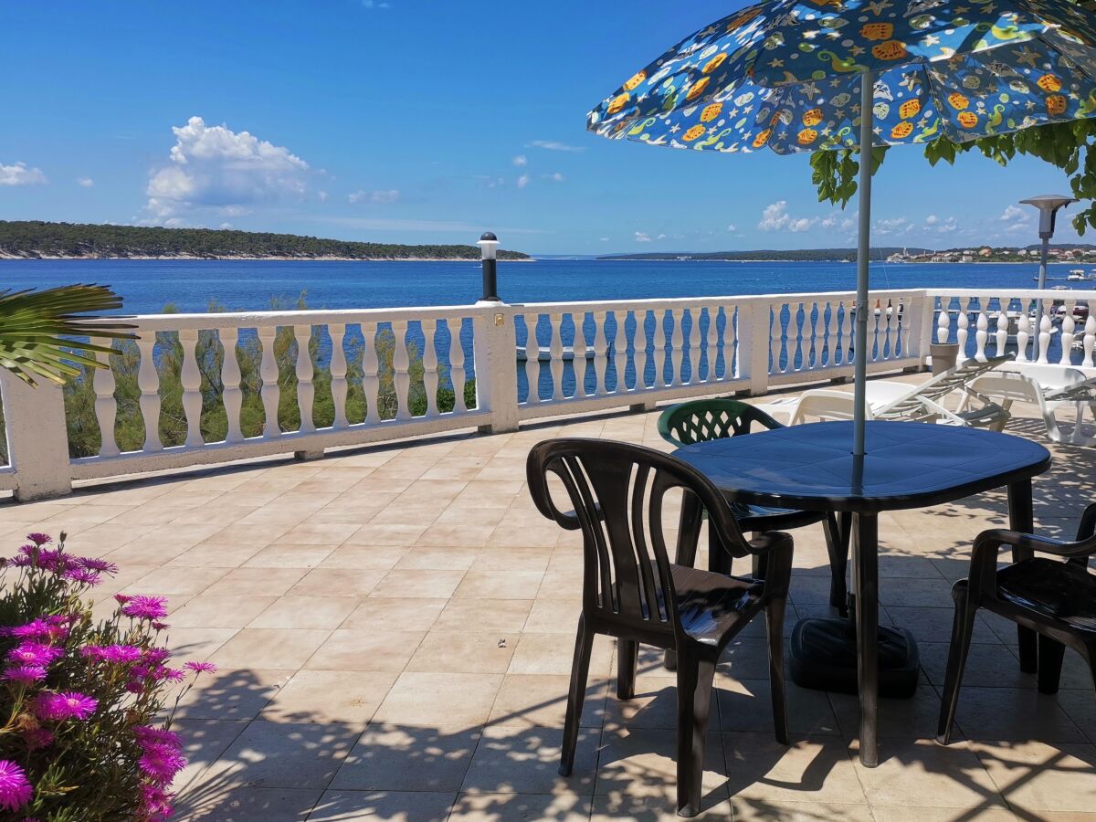Apartment Two bedroom apartment near beach Barbat, Rab A-4975-b