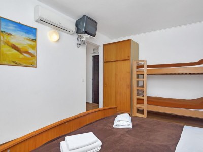 Apartment Studio flat near beach Cove Pokrivenik, Hvar AS-5231-c - Outdoor photo 12