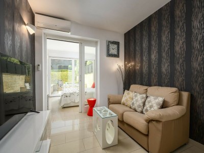 Apartment Apartment in Poreč near Rock Beach - Features photo 13