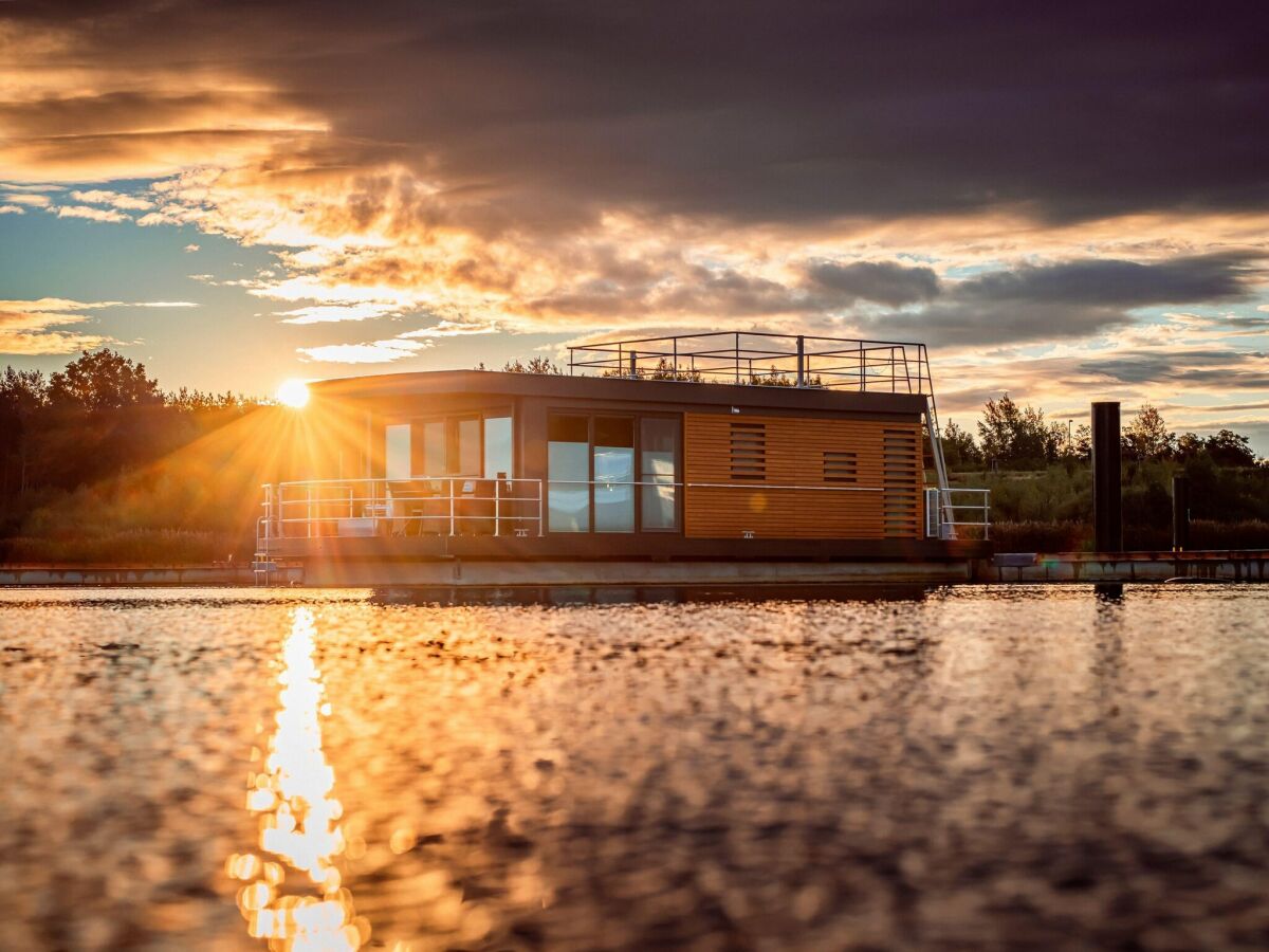 House boat Ferienhaus für sechs Gäste, Klitten