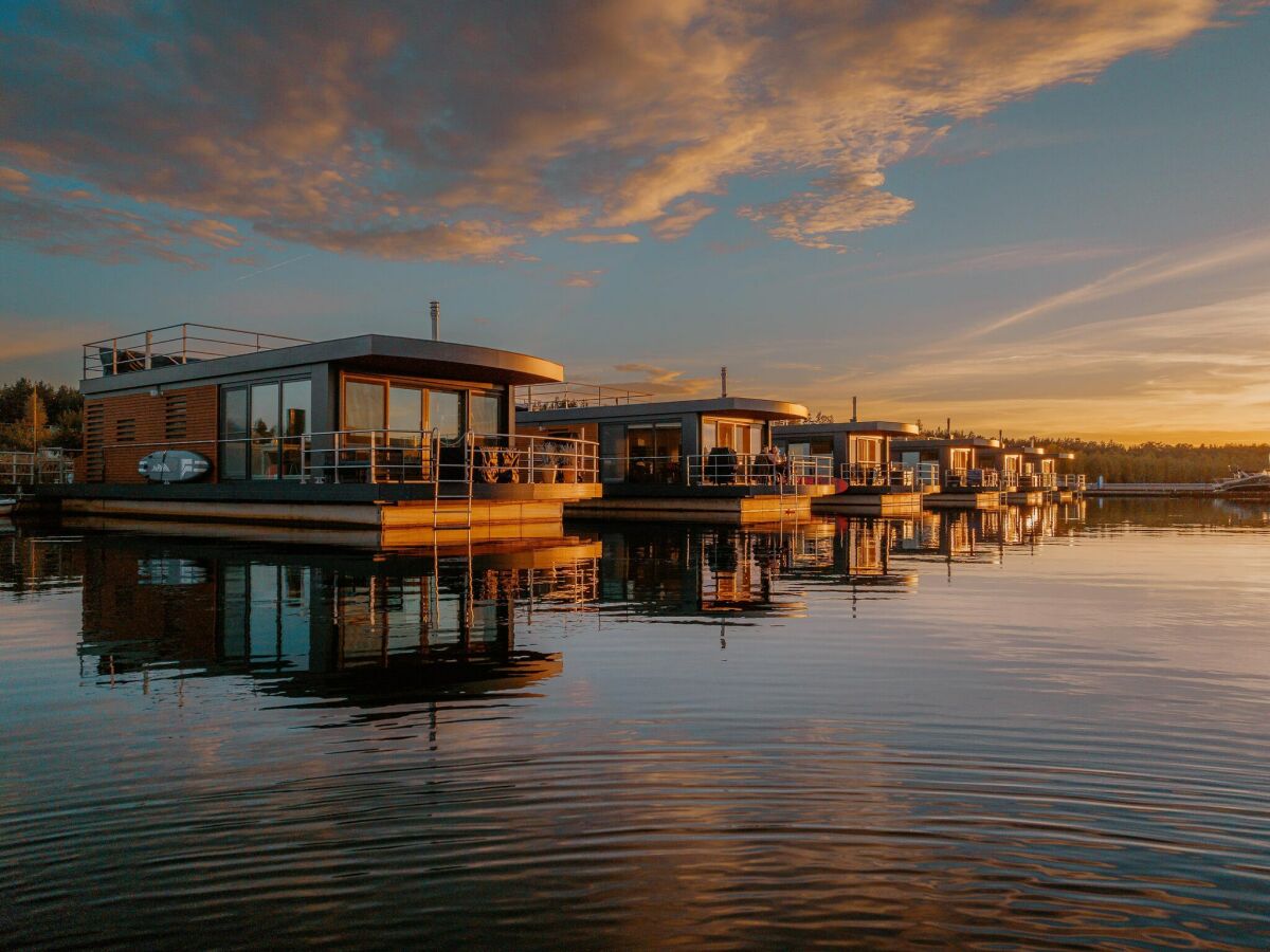 House boat Lake Breeze Retreat in Klitten - Outdoor photo 5