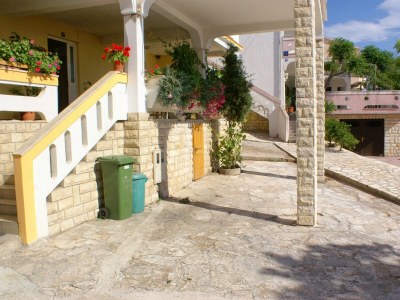 Apartment One bedroom apartment near beach Kustići, Pag A-4129-c - Outdoor photo 4