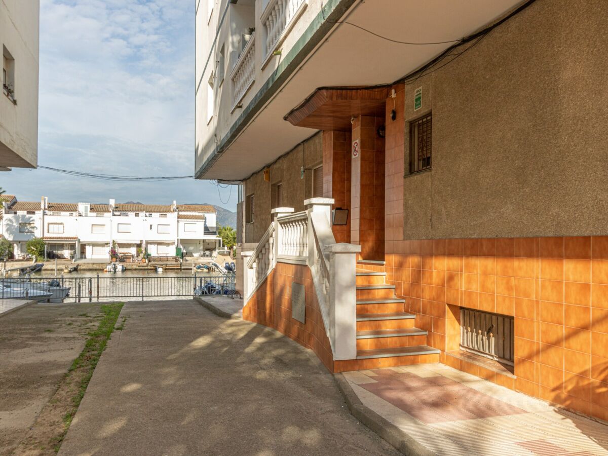 Apartment Apartment in Empuriabrava near Sandy Beach - Outdoor photo 4