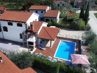 Villa Villa in Višnjan mit Pool und Garten - Outdoor photo 3