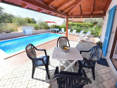 Villa Villa in Višnjan mit Pool und Garten - Outdoor photo 6